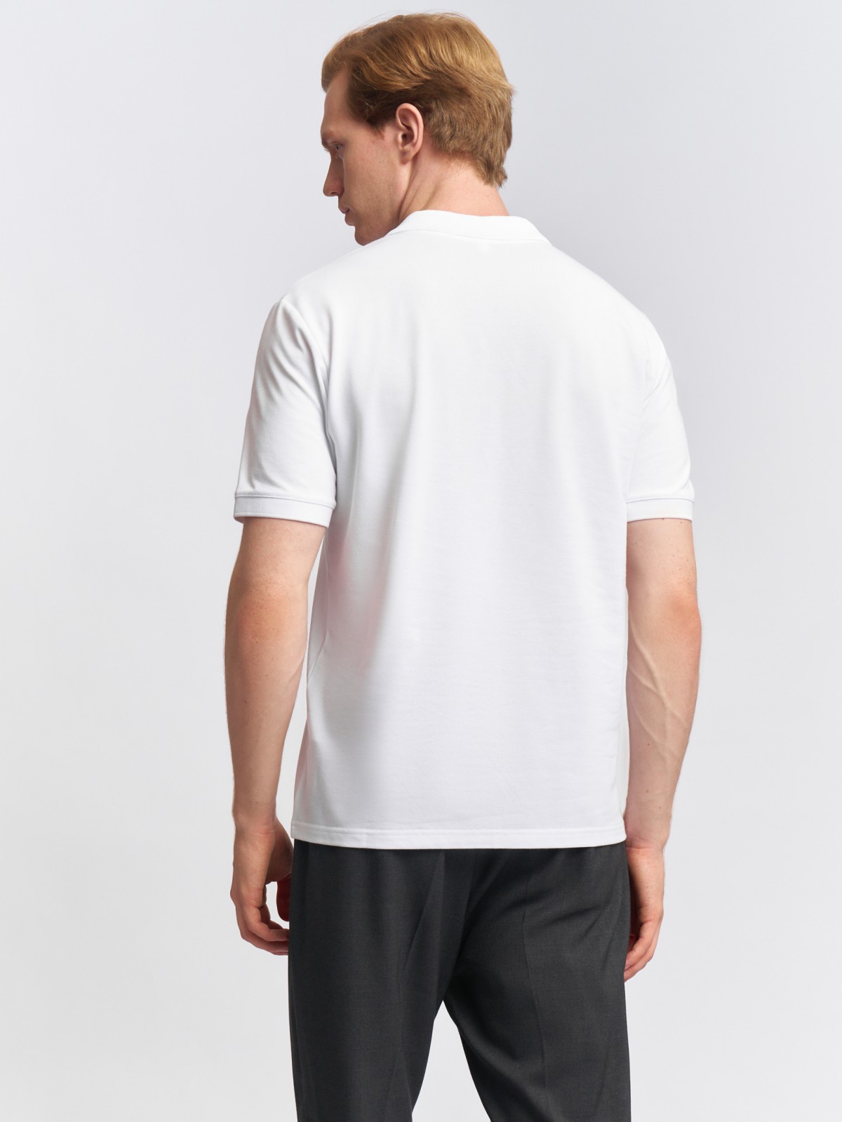 Футболка поло с вырезом