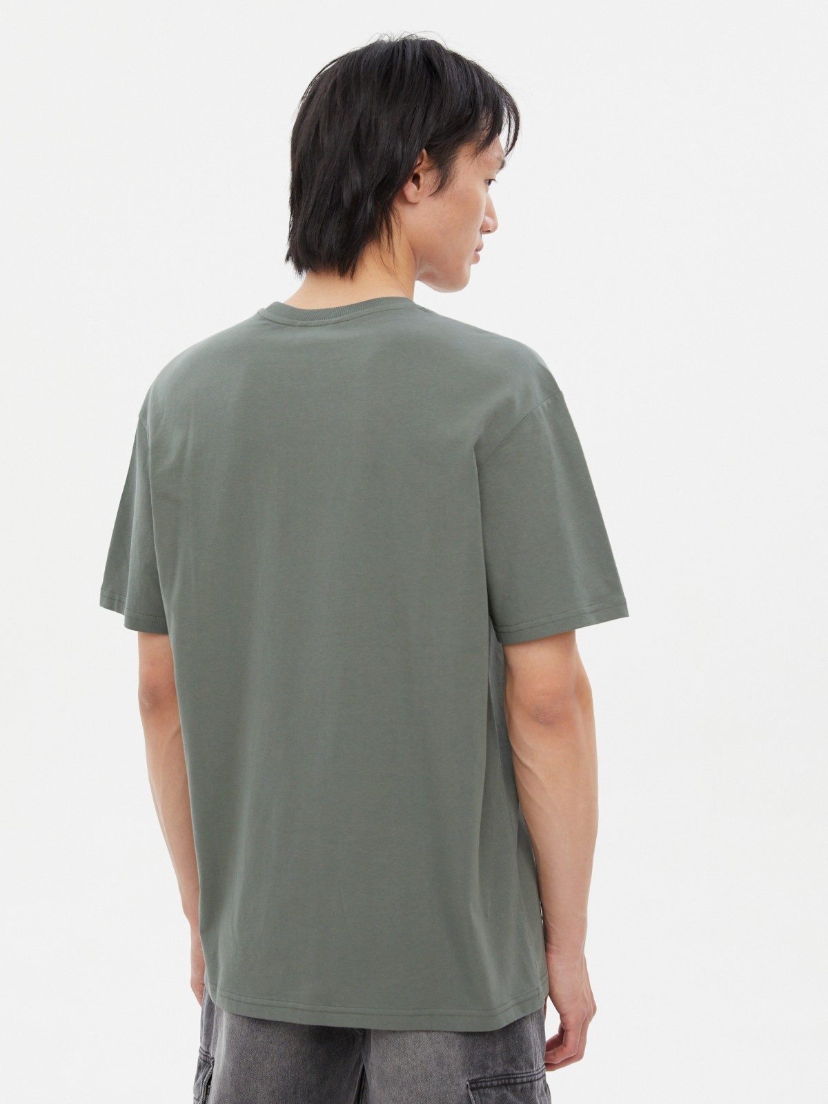 Однотонная базовая футболка из хлопка