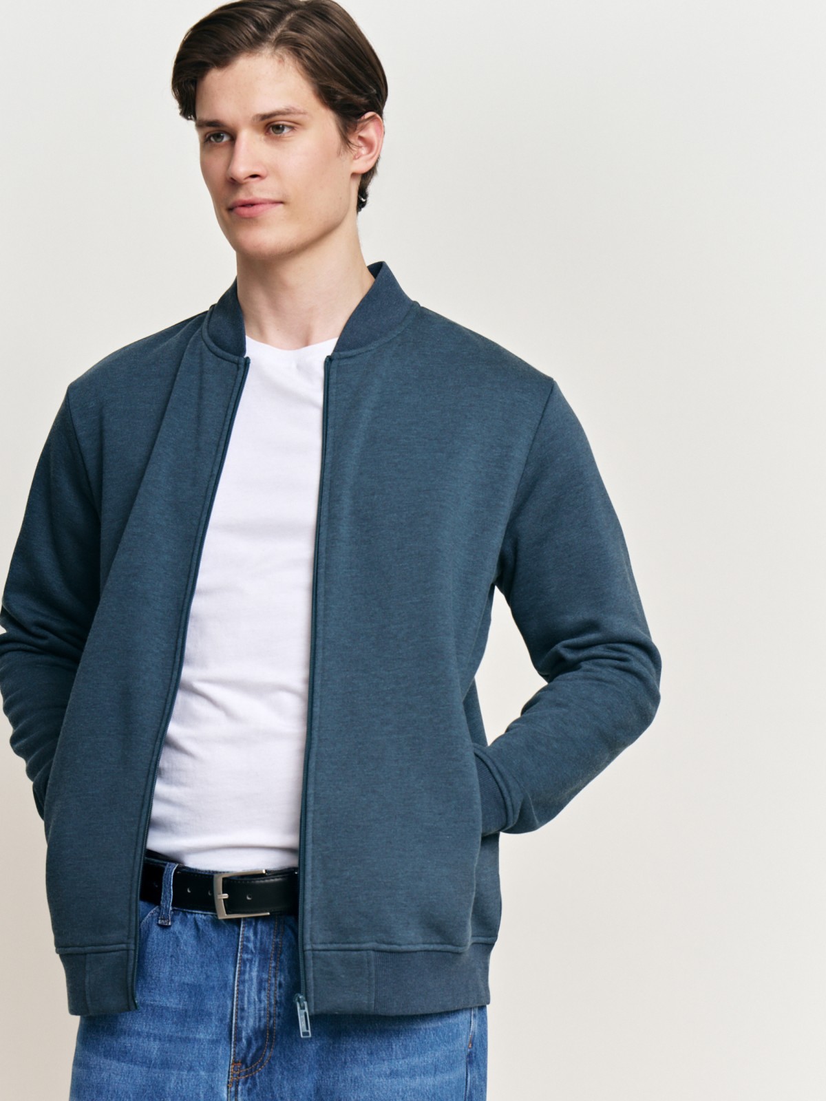 Утеплённая трикотажная толстовка-бомбер на молнии