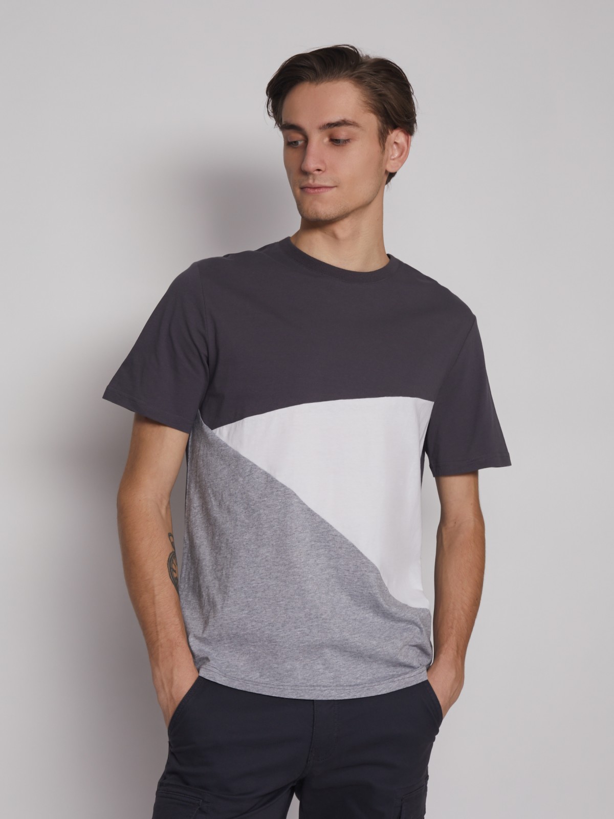 Футболка в стиле color blocking