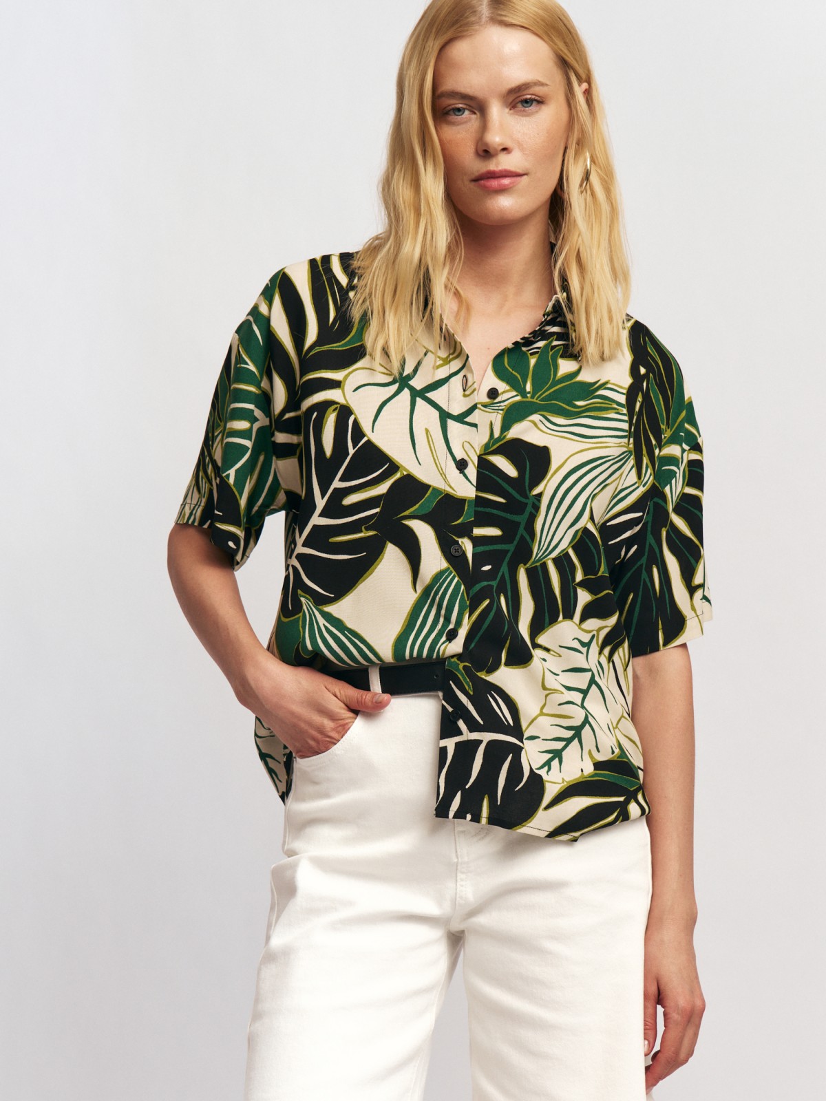 Рубашка из вискозы с тропическим принтом