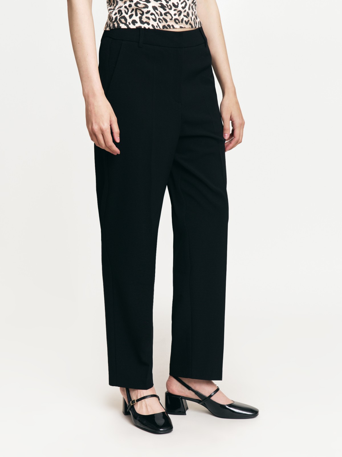 Офисные брюки силуэта Slim