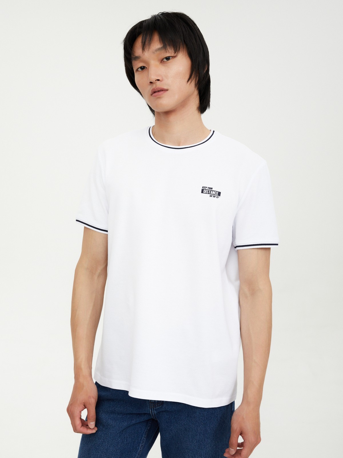 Футболка из хлопка с акцентной отделкой