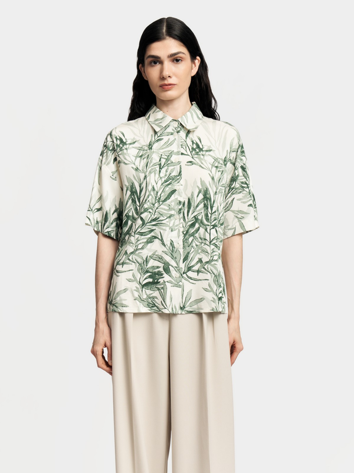 Рубашка из вискозы с коротким рукавом