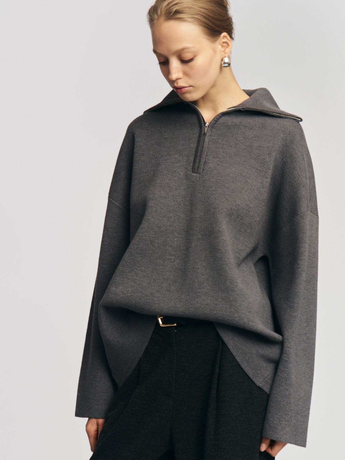 Трикотажный свитер с воротником на молнии