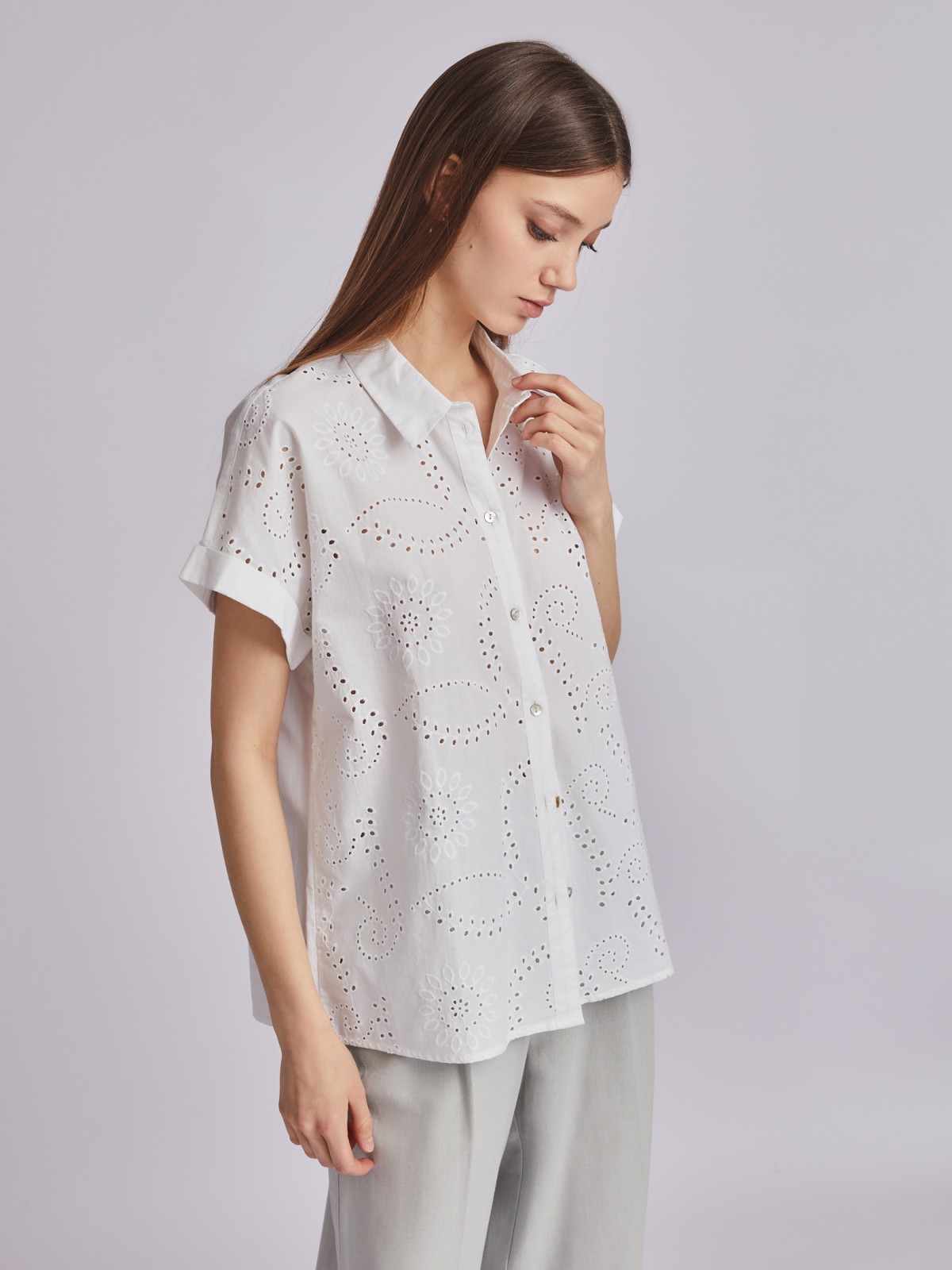 Рубашка из хлопка с коротким рукавом и ажурной вышивкой zolla 023251259023, цвет белый, размер XS - фото 3