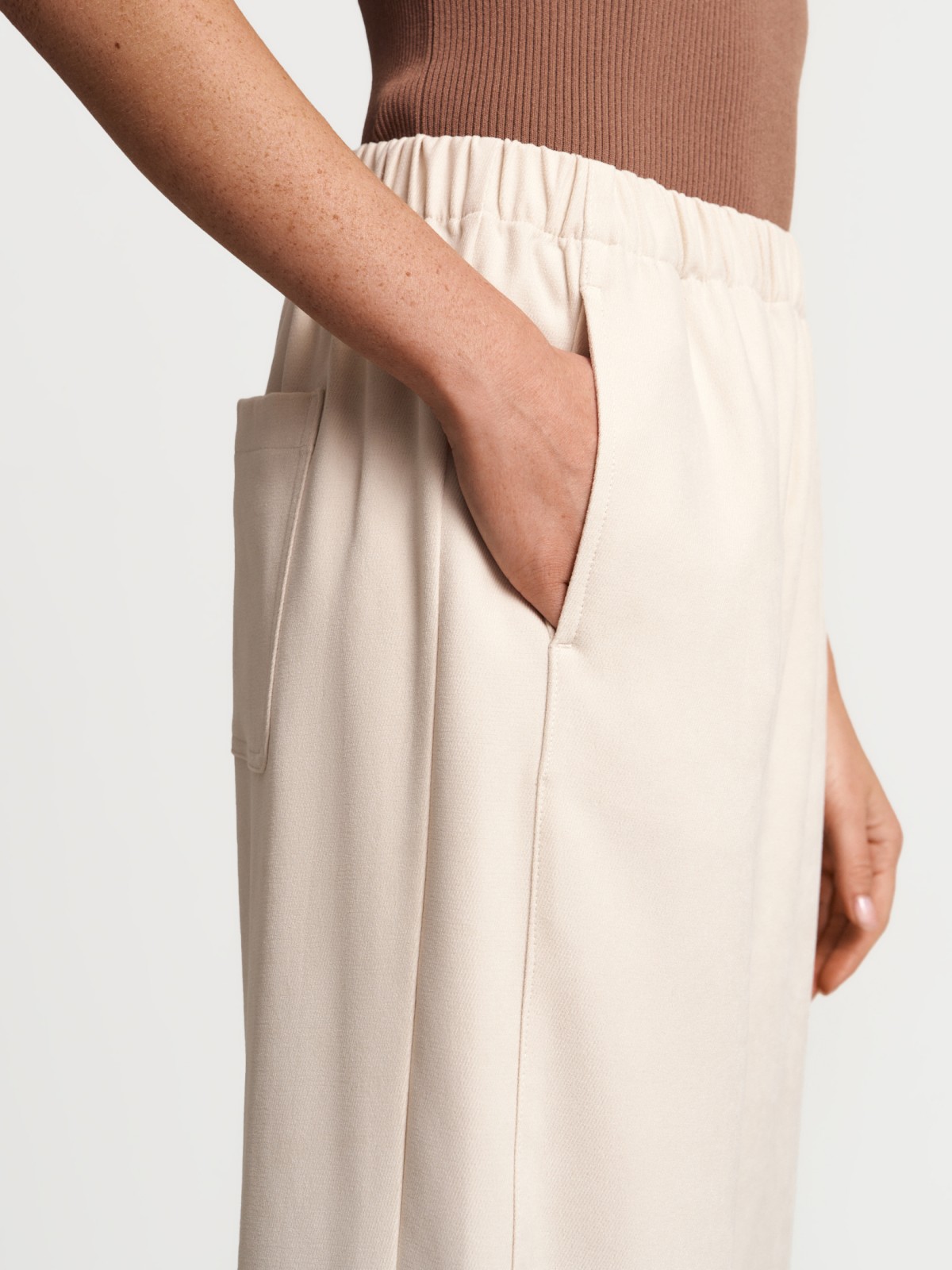 Брюки прямого фасона на резинке