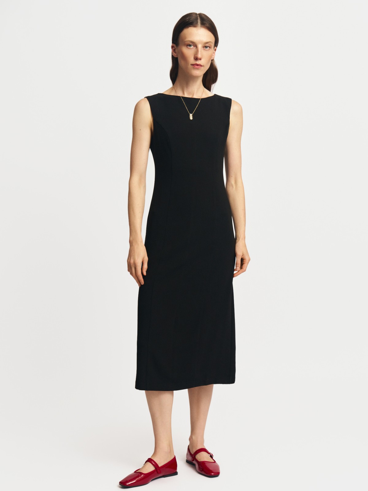 Платье миди без рукавов с разрезом