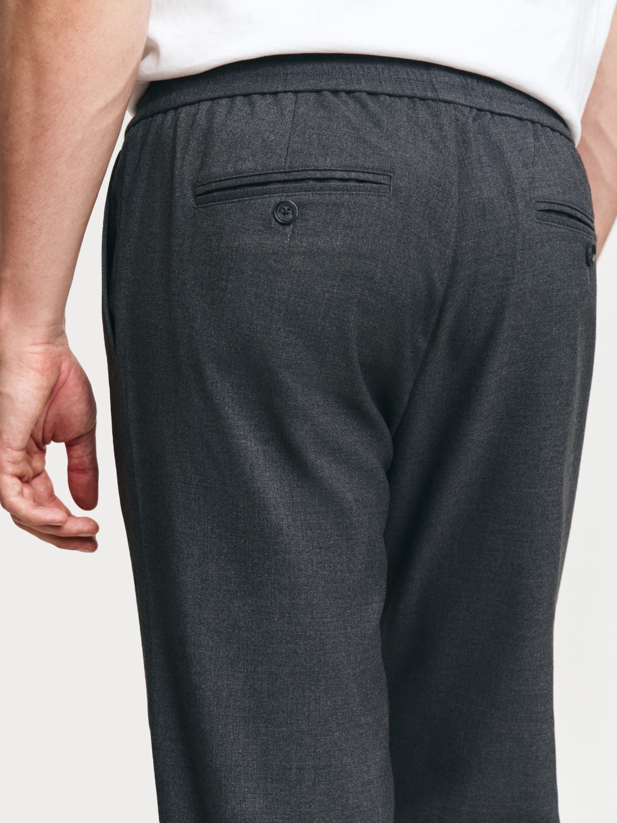 Брюки силуэта Tapered на резинке с кулиской