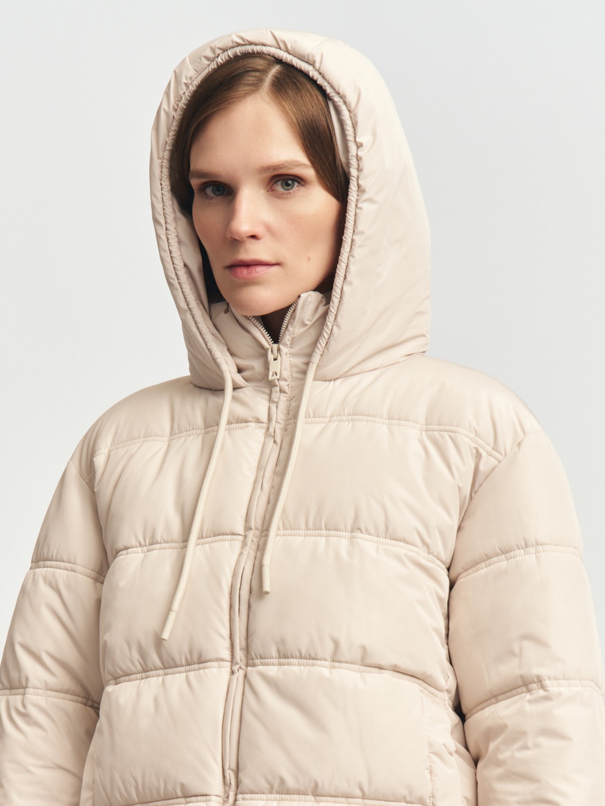 Короткая стёганая куртка с капюшоном