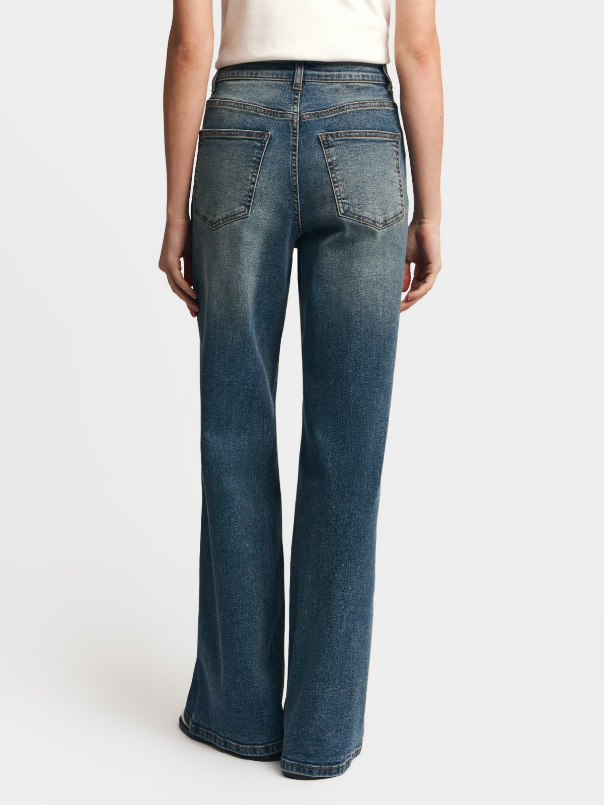 Джинсы силуэта Wide