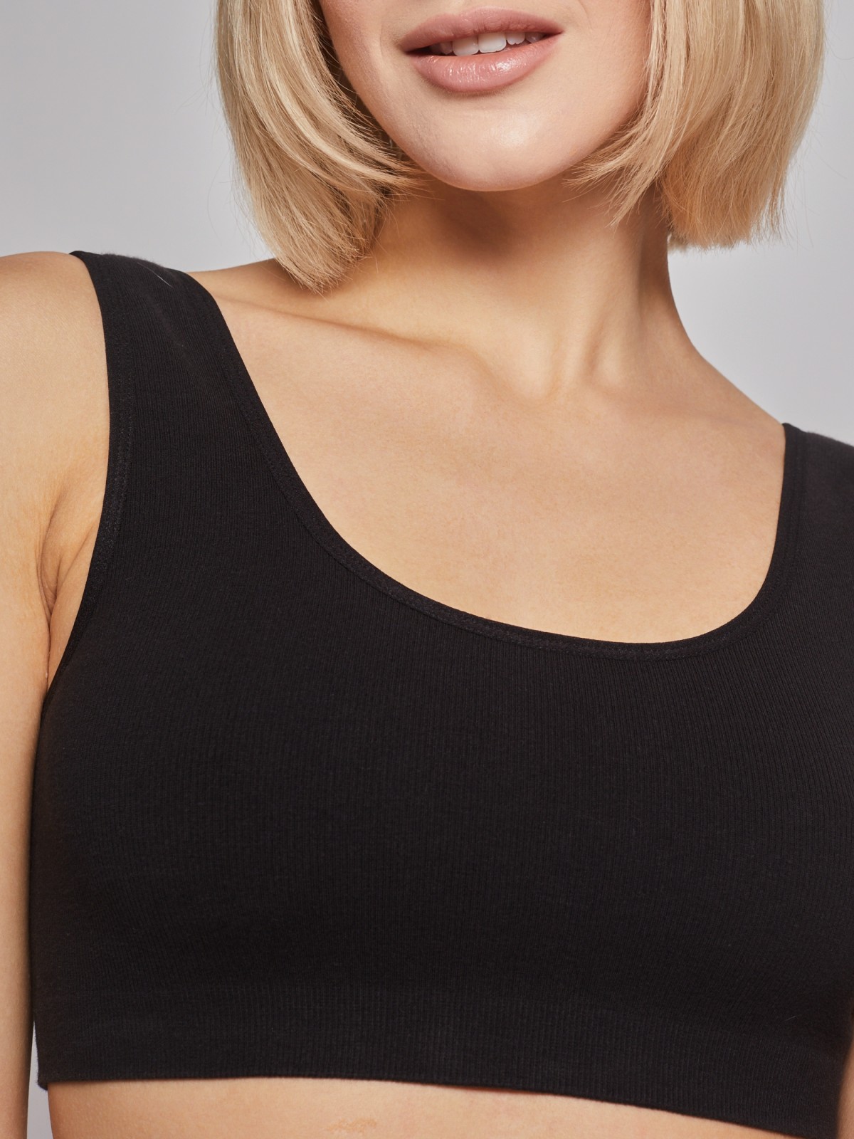 Бельевой топ на широких бретелях