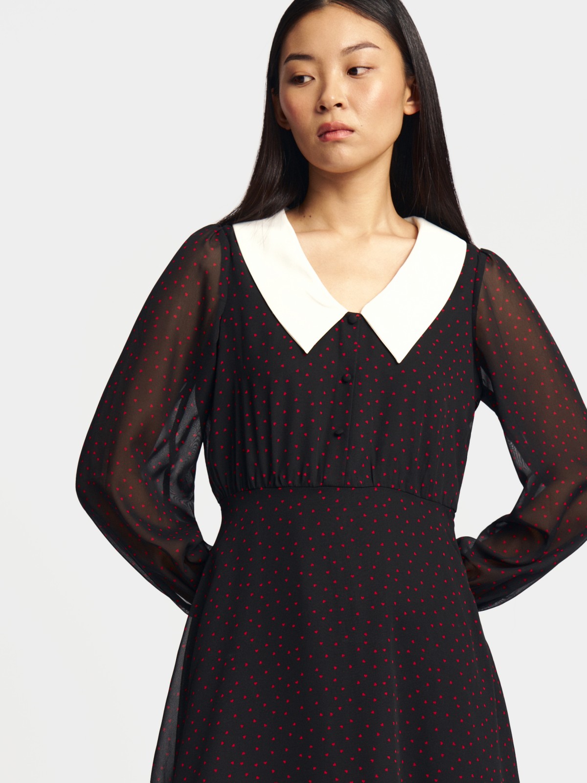 Шифоновое платье мини с акцентным воротником