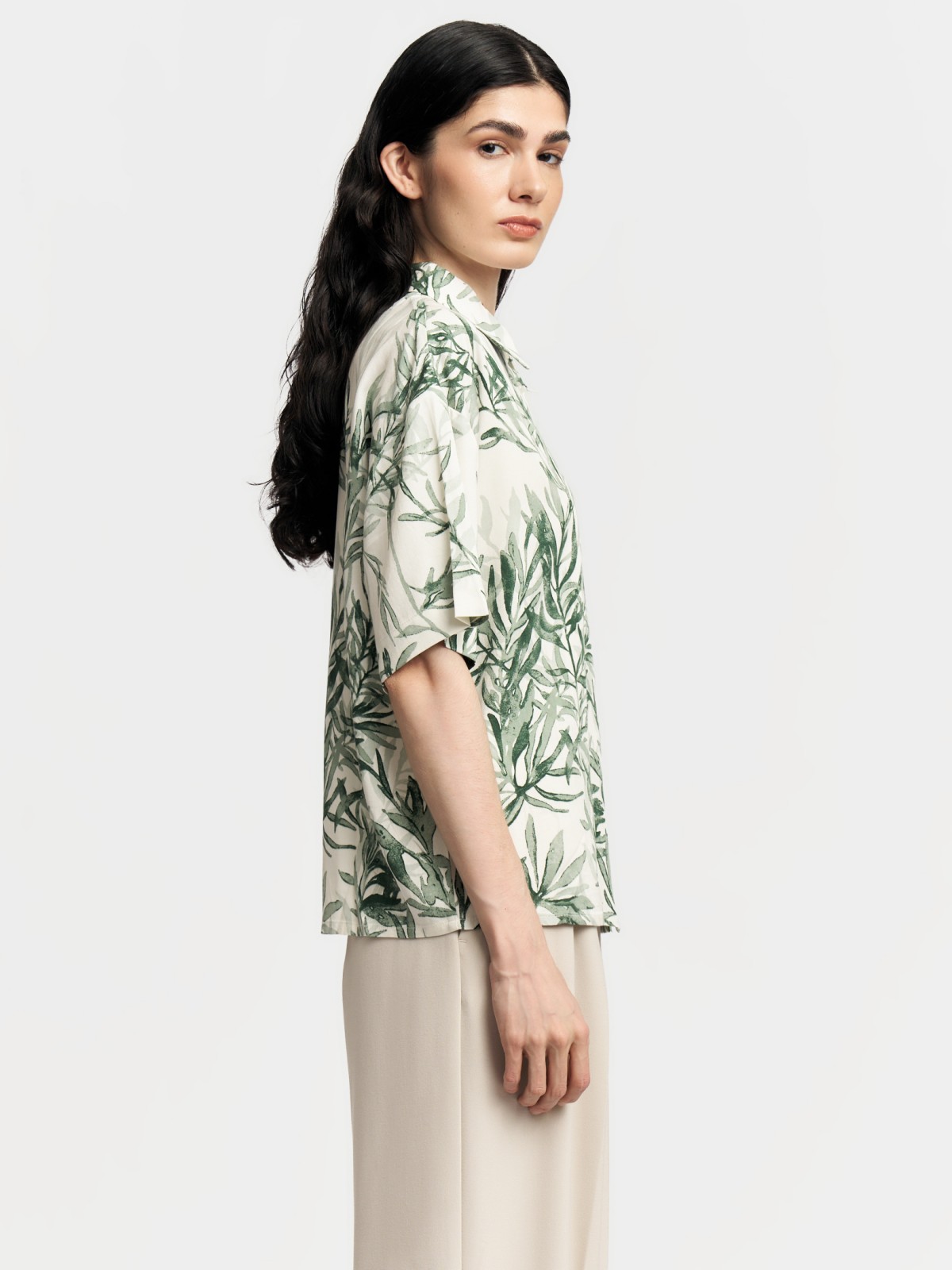 Рубашка из вискозы с коротким рукавом