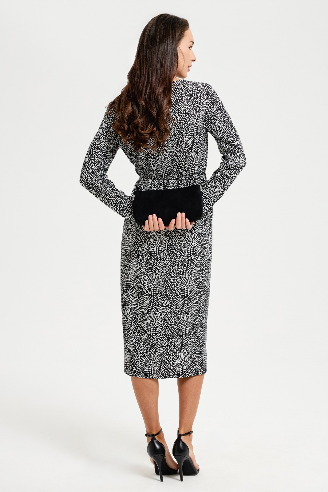 Трикотажное платье миди с принтом и поясом