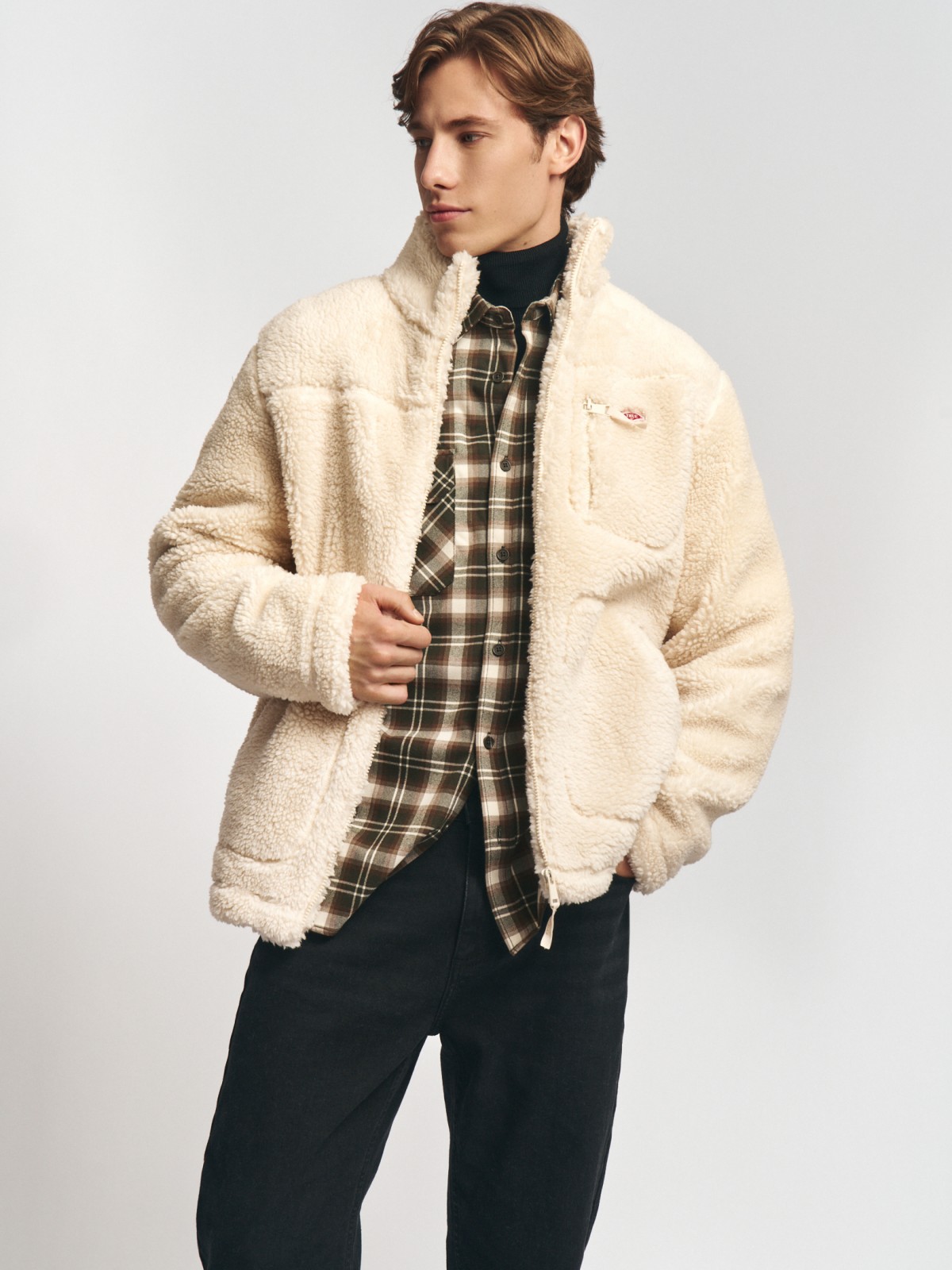 Утеплённая толстовка из экомеха с горлом