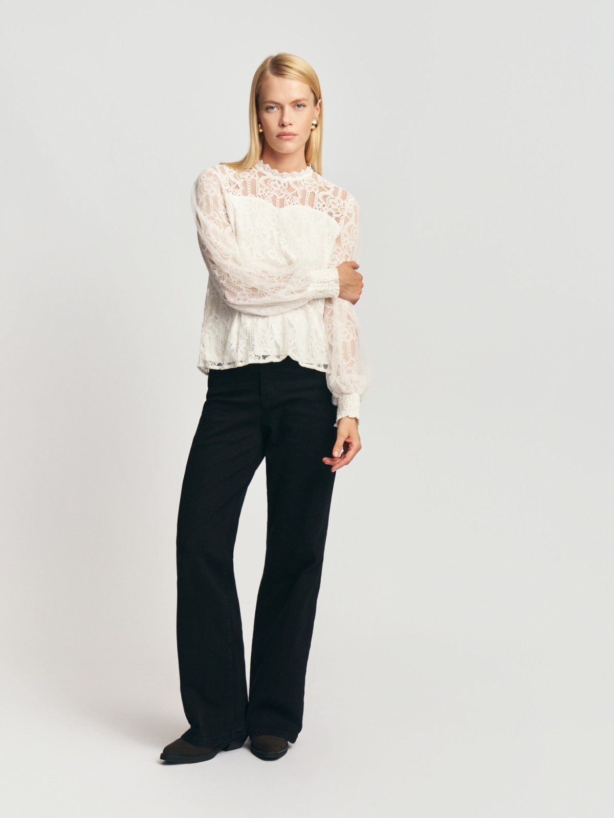 Кружевная блузка с длинным рукавом