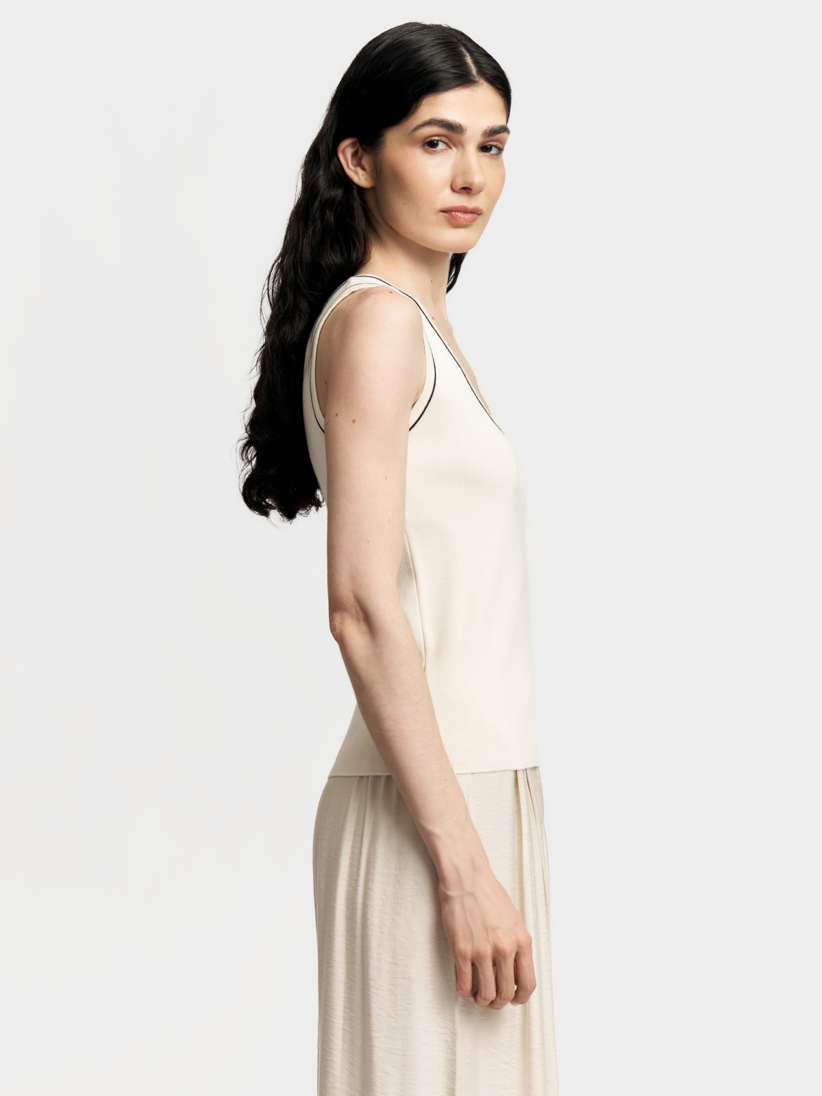 Майка-топ без рукавов