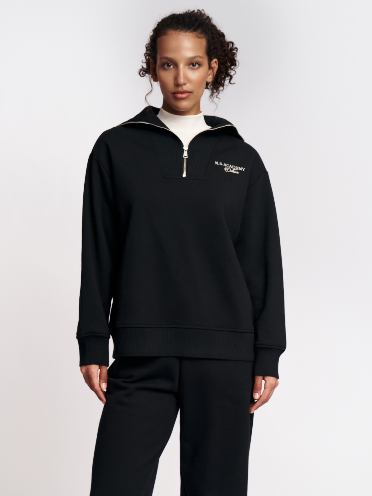 Свитшот с воротником-стойкой на молнии