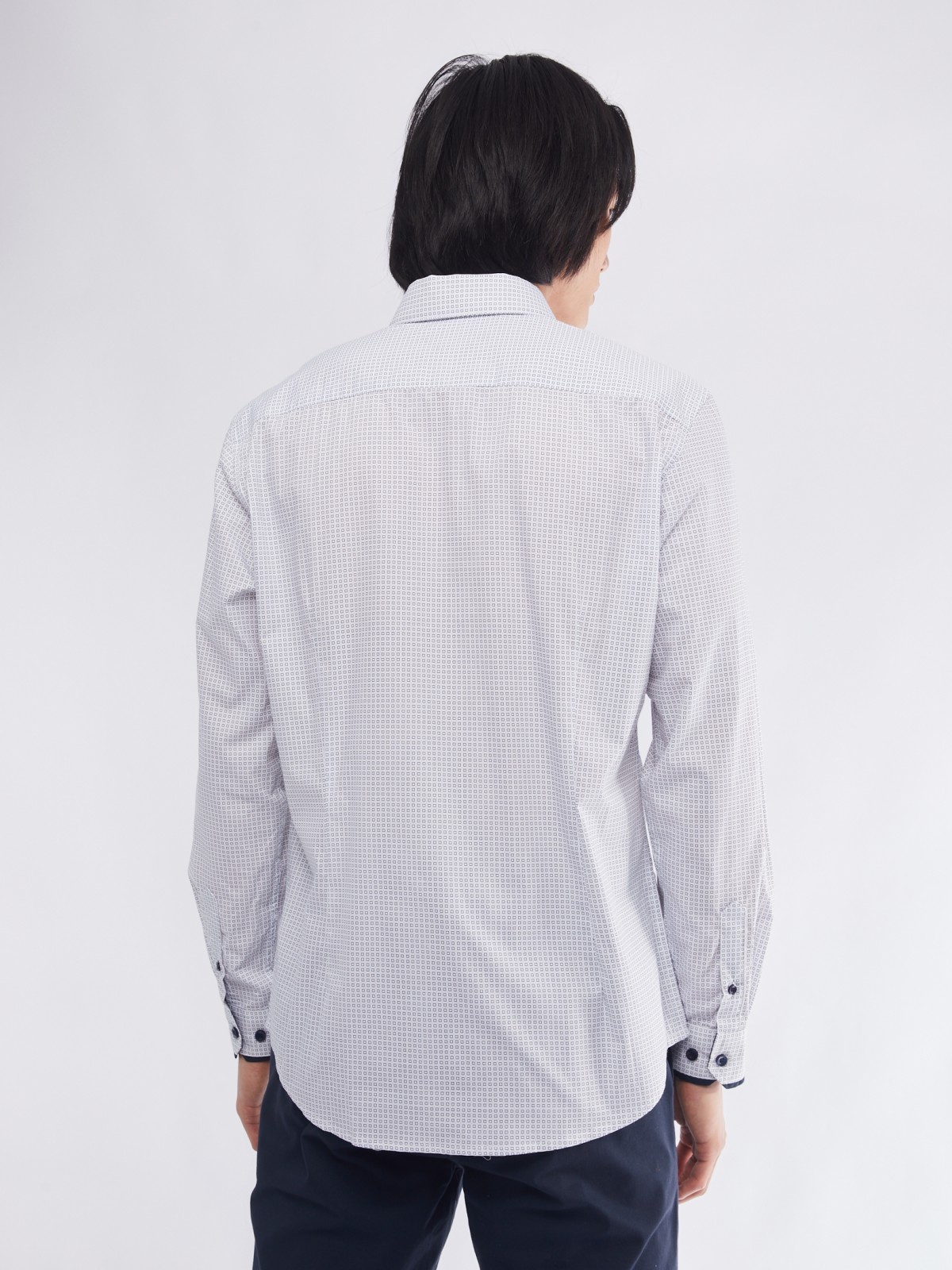 Офисная полуприталенная рубашка с мелким принтом zolla 01411217Y033, цвет белый, размер M - фото 6