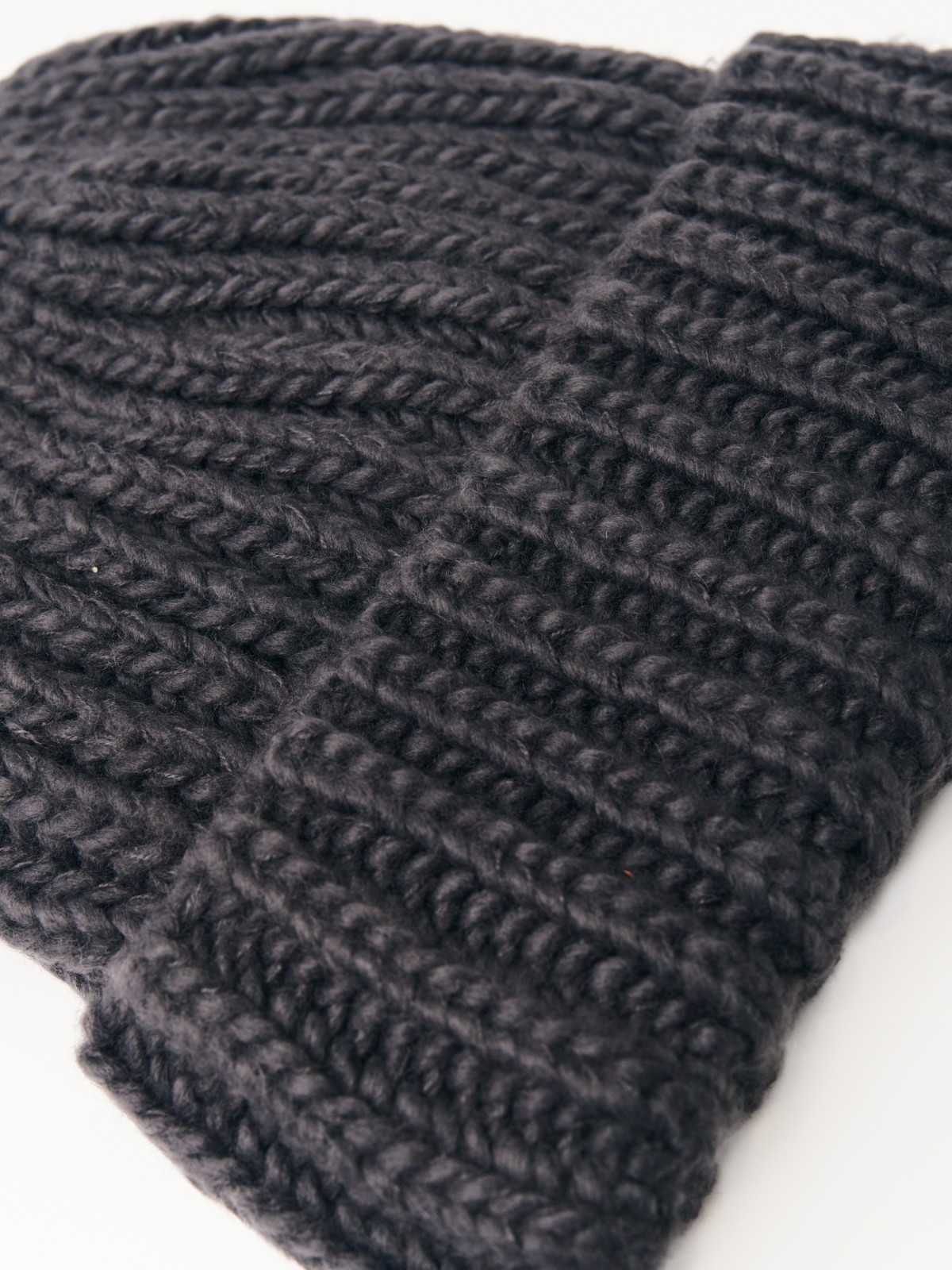 Вязаная шапка-бини на флисе
