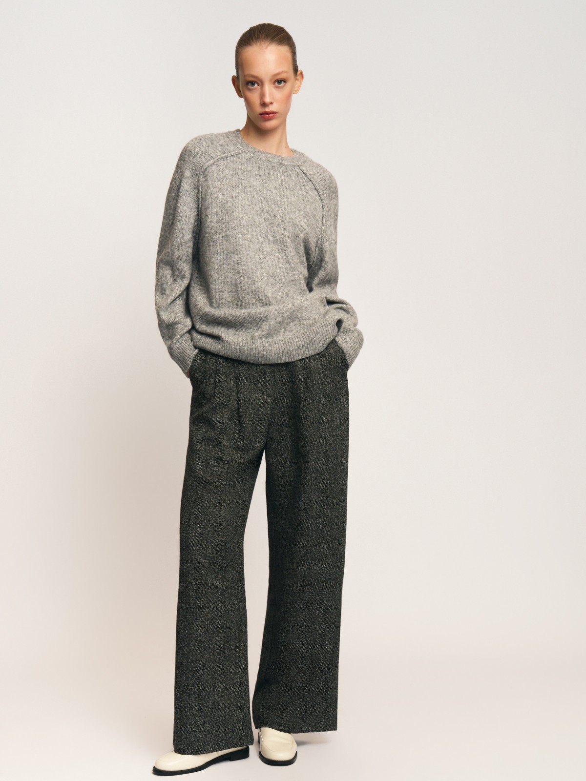 Офисные прямые брюки с защипами