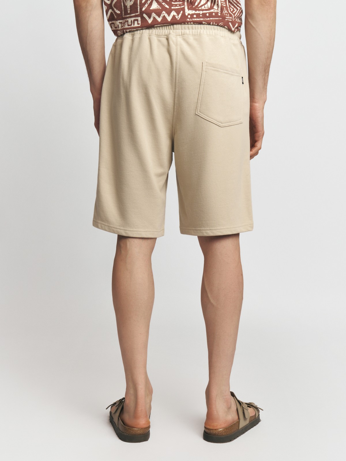 Трикотажные шорты на резинке