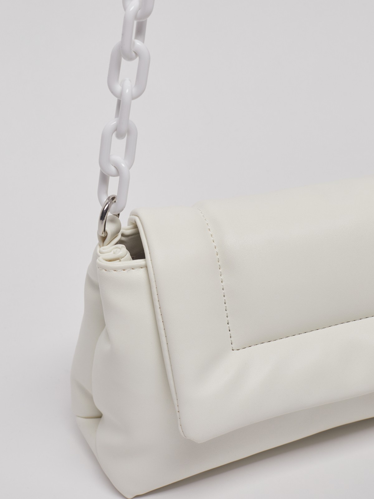 Сумка кросс-боди на цепочке