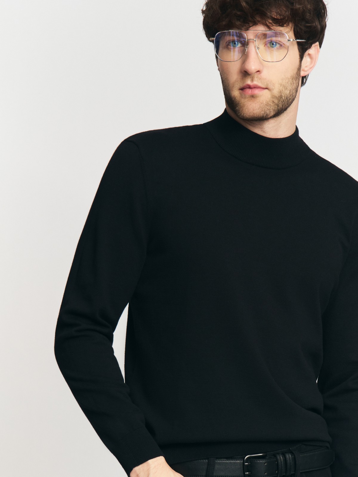 Тонкая трикотажная водолазка с горлом