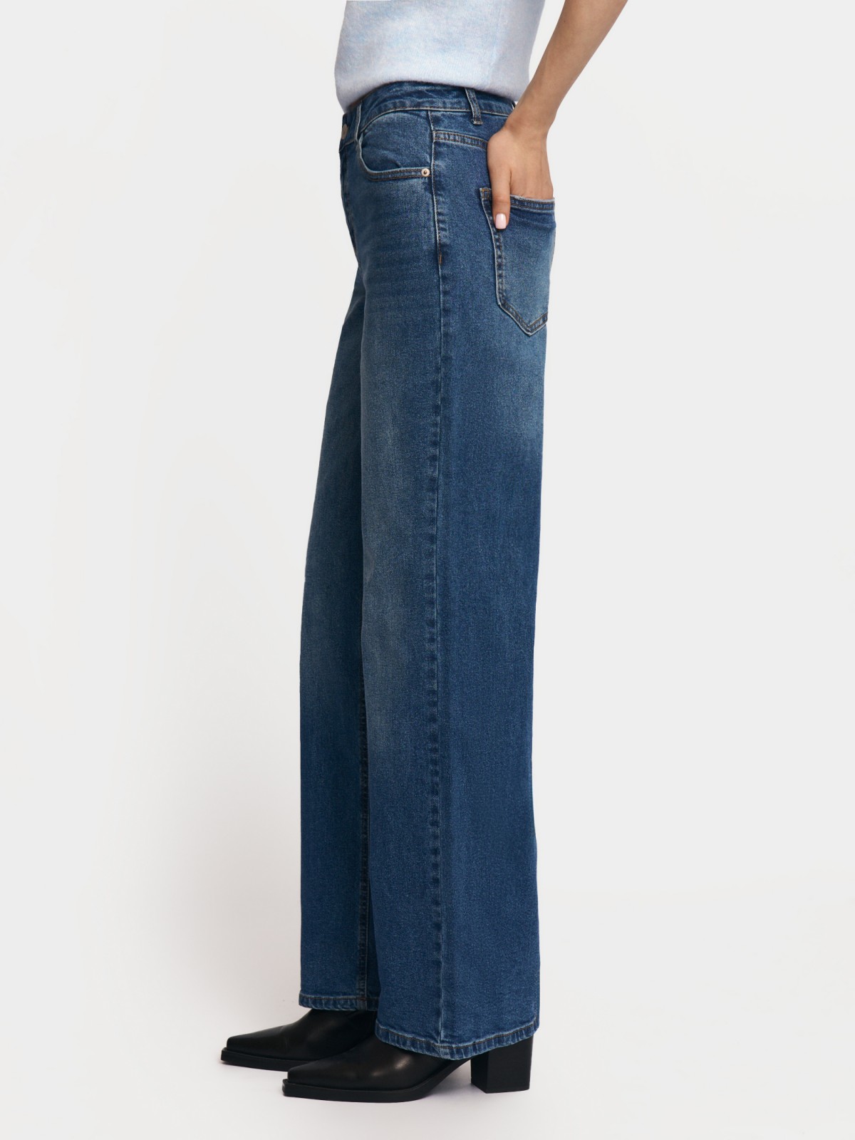 Джинсы прямого силуэта со средней посадкой