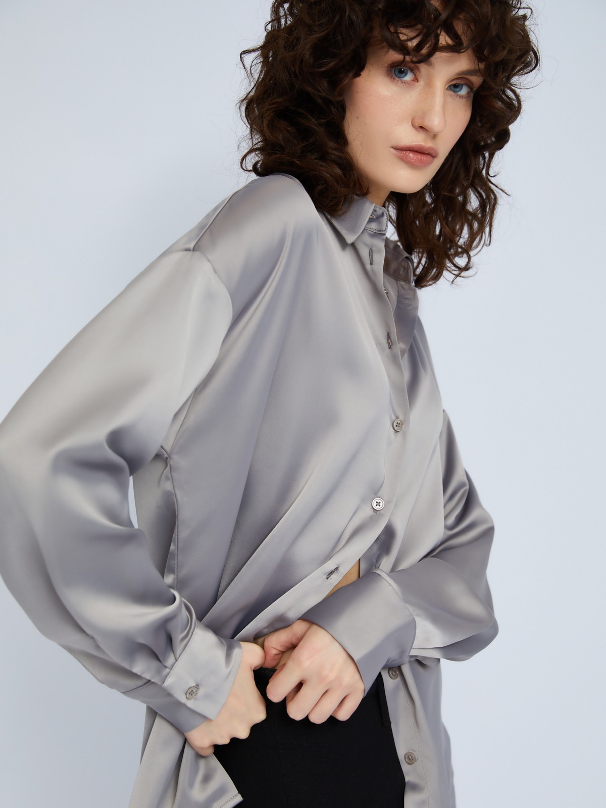 Рубашка свободного силуэта из атласной ткани