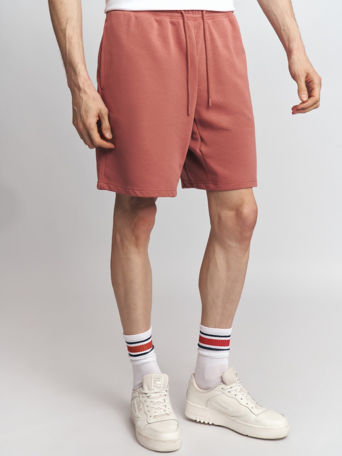 Трикотажные шорты на резинке