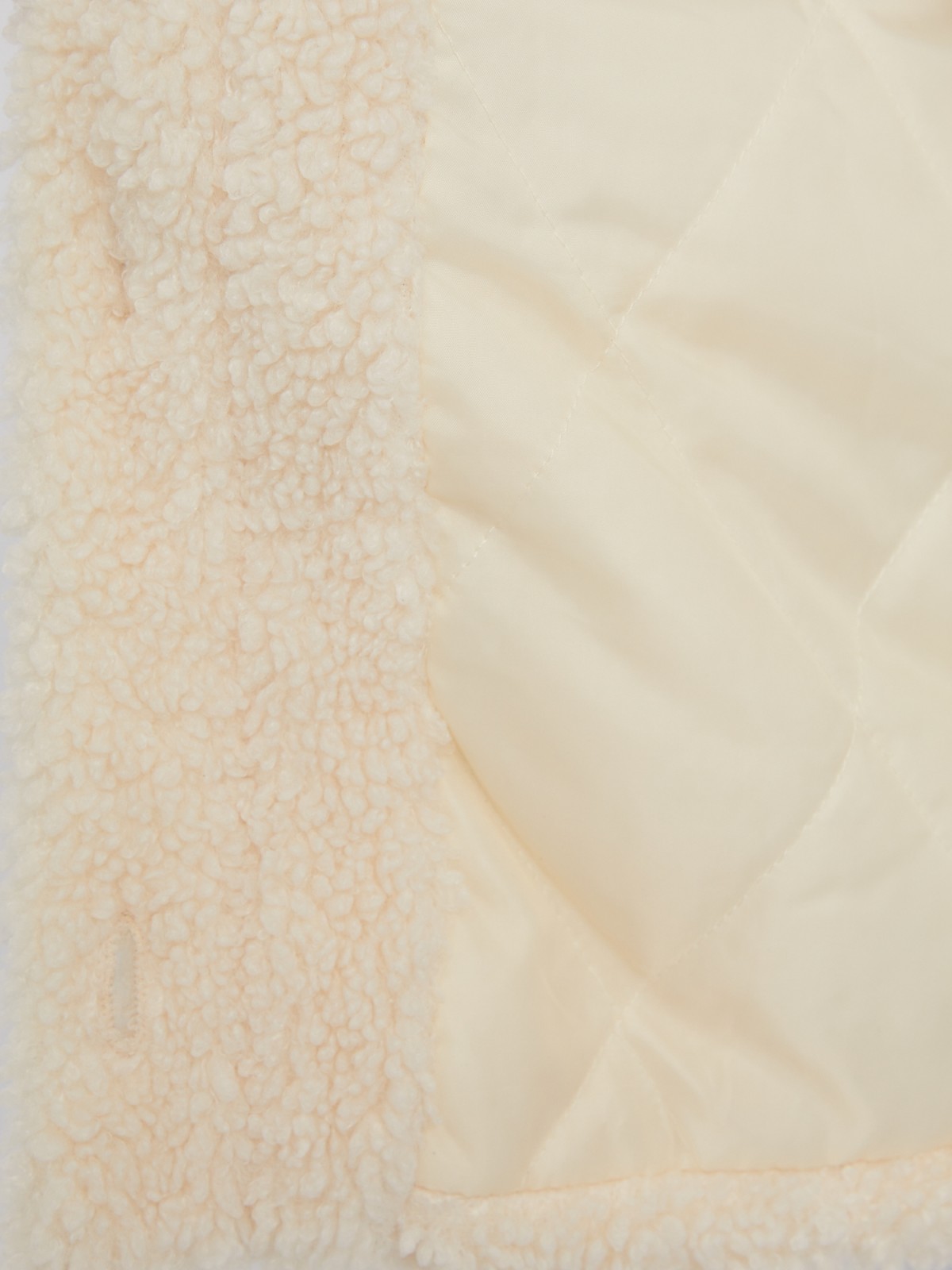 Короткая шуба-рубашка из искусственного меха под овчину на синтепоне zolla 023335574034, цвет молоко, размер XS - фото 5