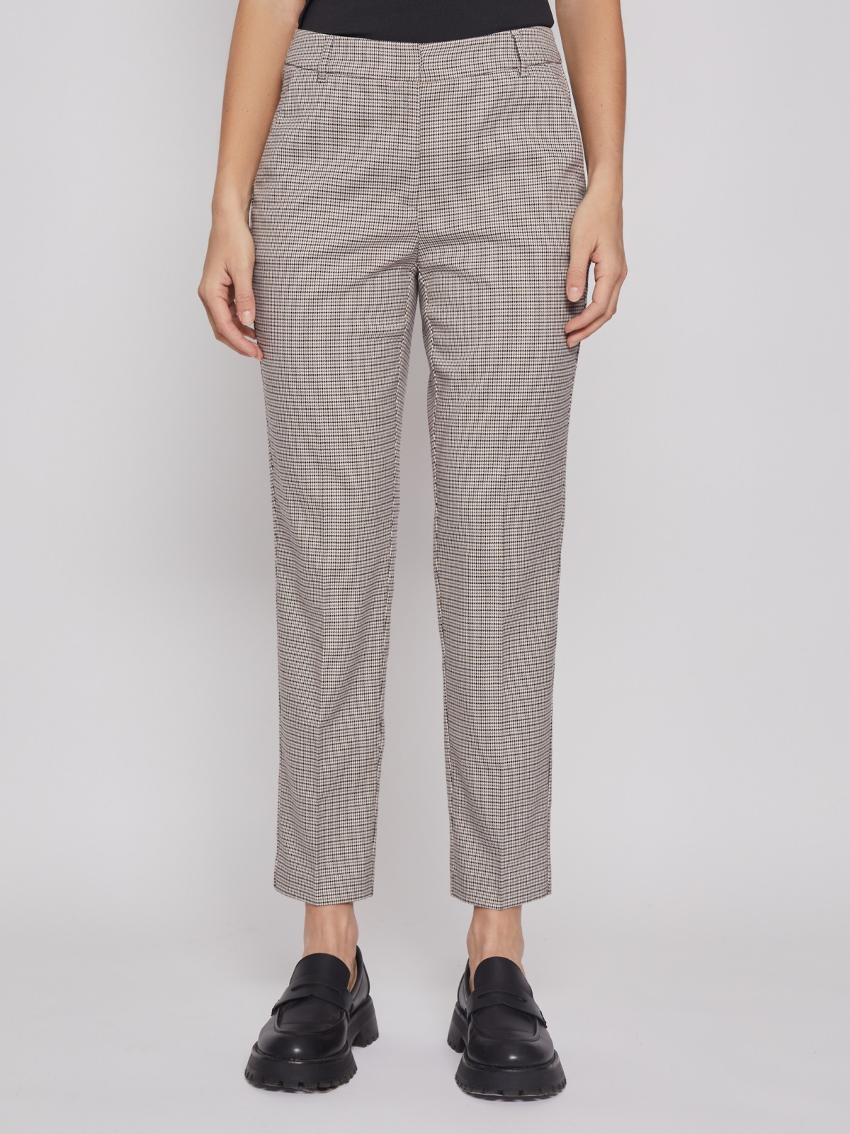 Зауженные брюки в клетку