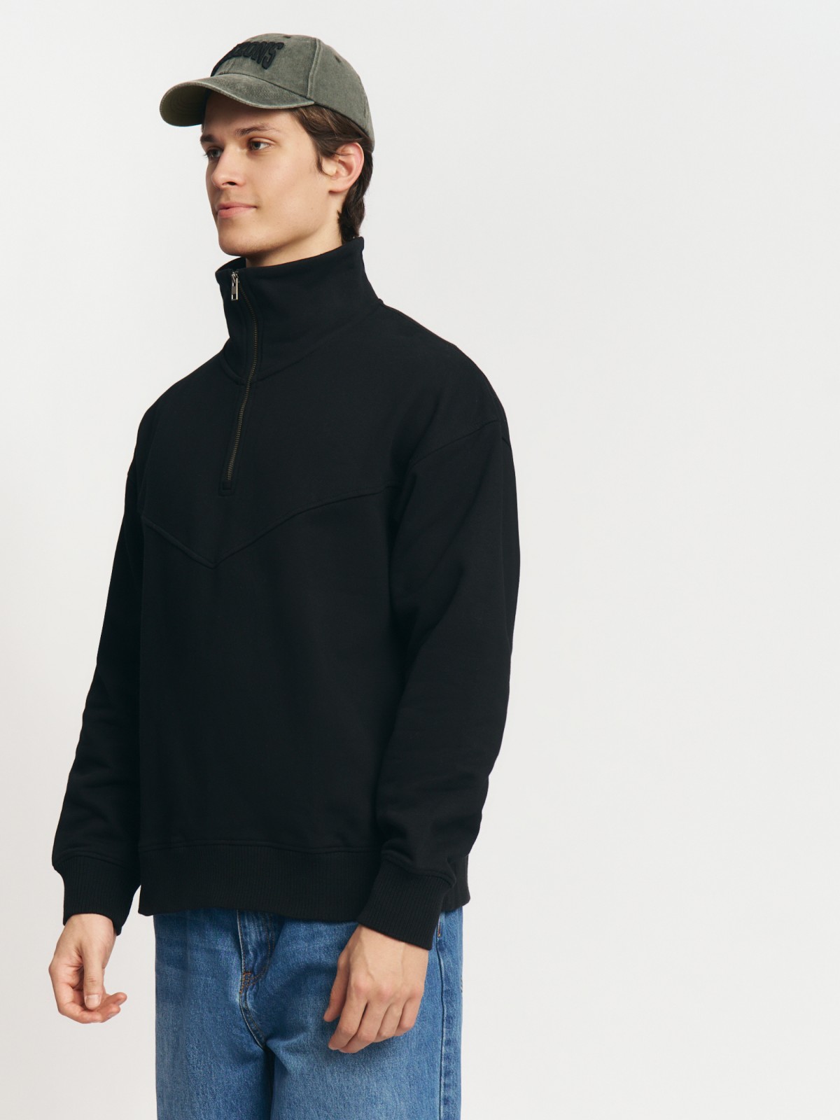 Однотонный оверсайз свитшот с воротником-стойкой