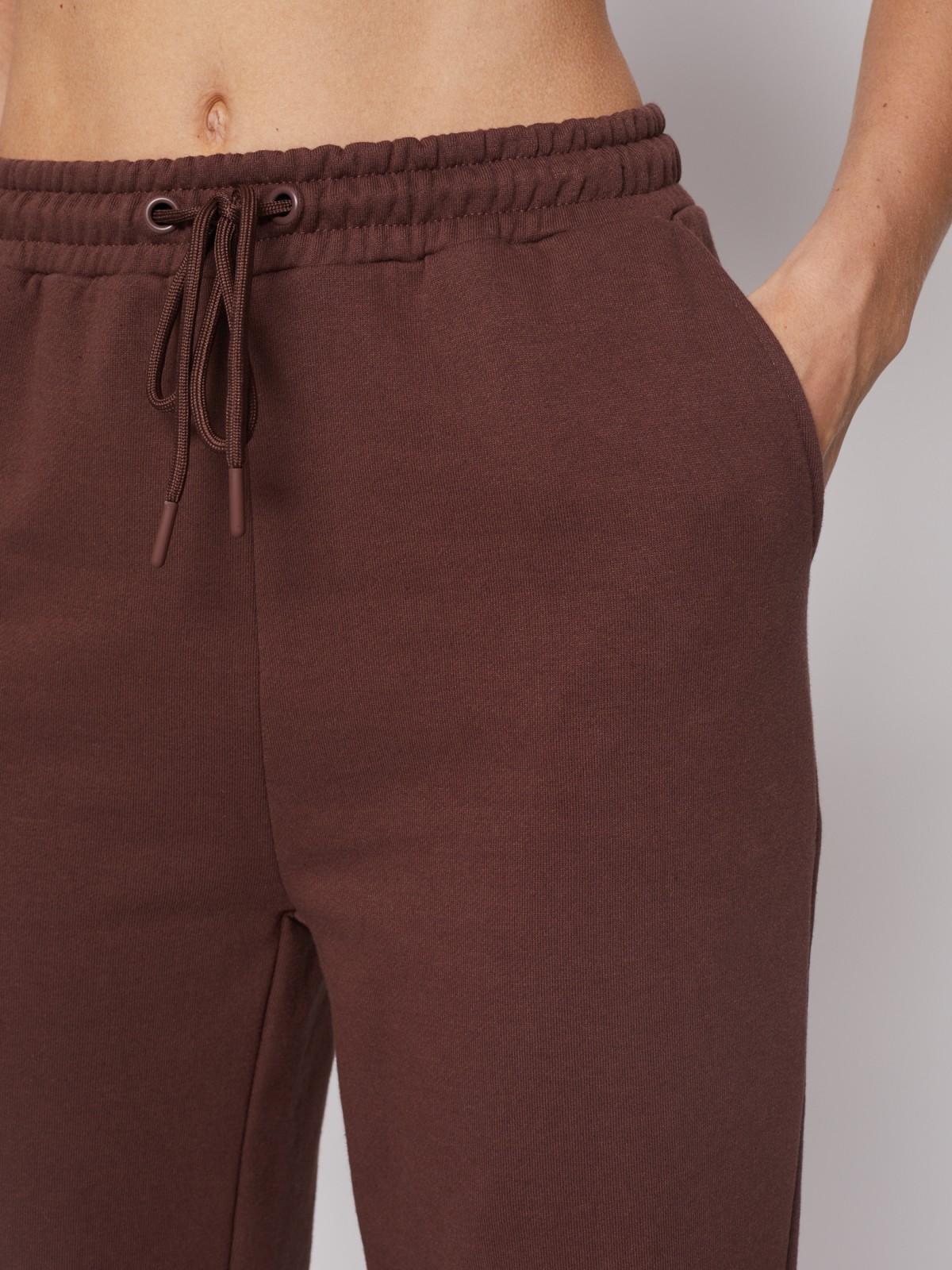 Брюки-джоггеры в спортивном стиле