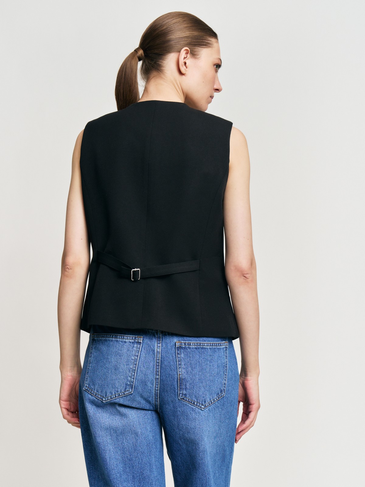 Классический жилет на пуговицах