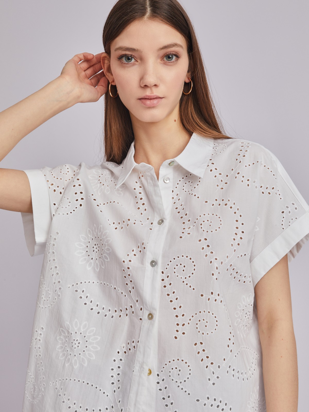 Рубашка из хлопка с коротким рукавом и ажурной вышивкой zolla 023251259023, цвет белый, размер XS - фото 4