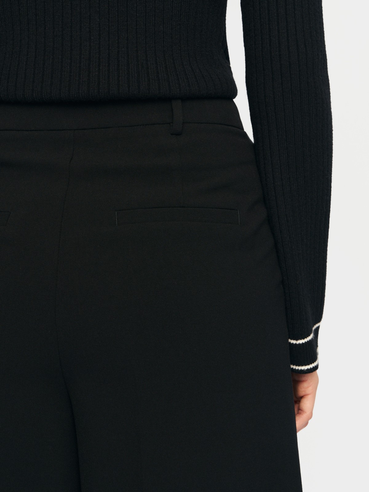 Классические шорты-бермуды со стрелками