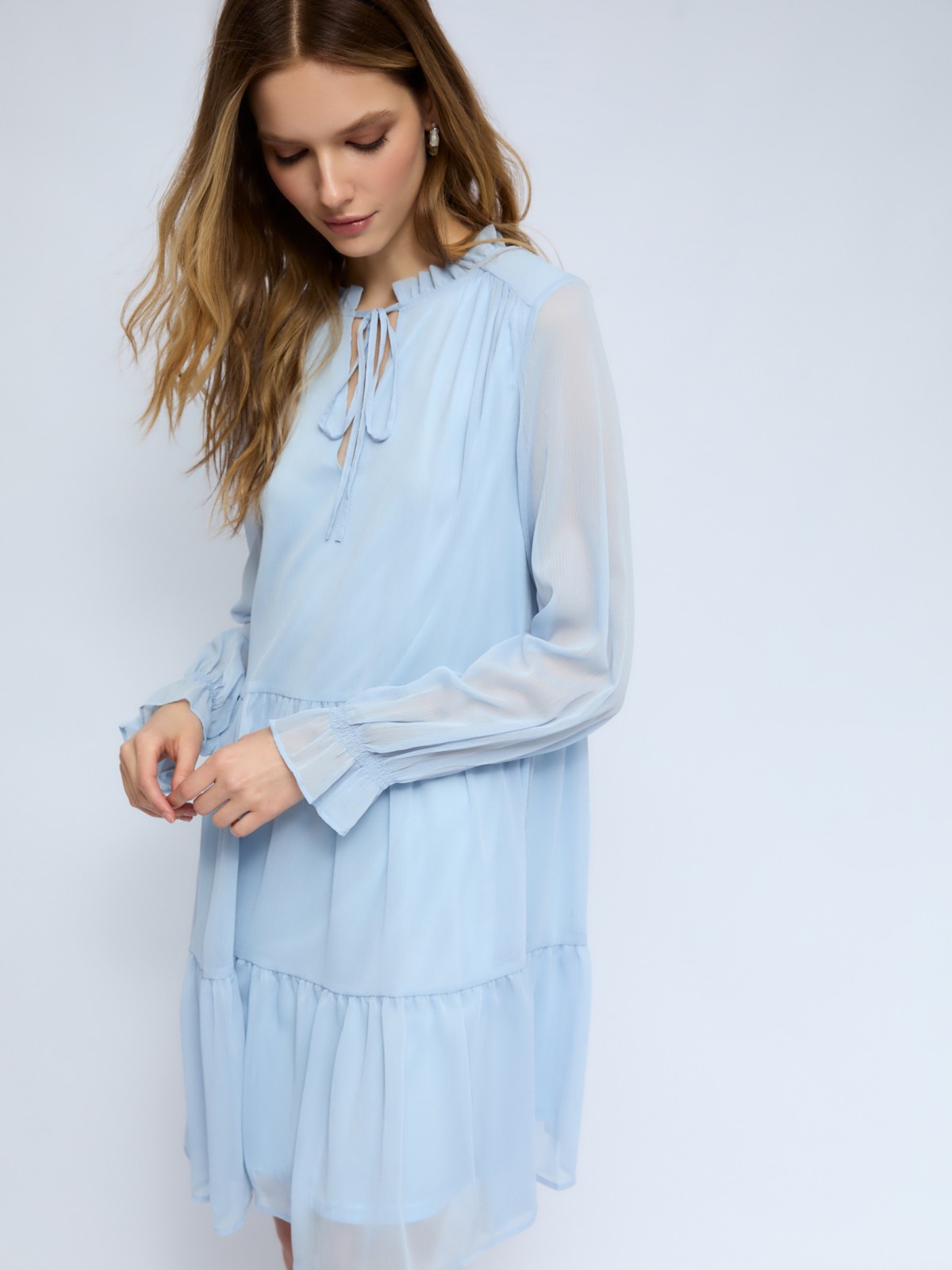 Шифоновое платье мини с ярусным подолом