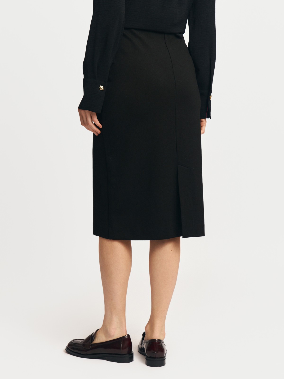 Трикотажная юбка-карандаш длины миди на резинке