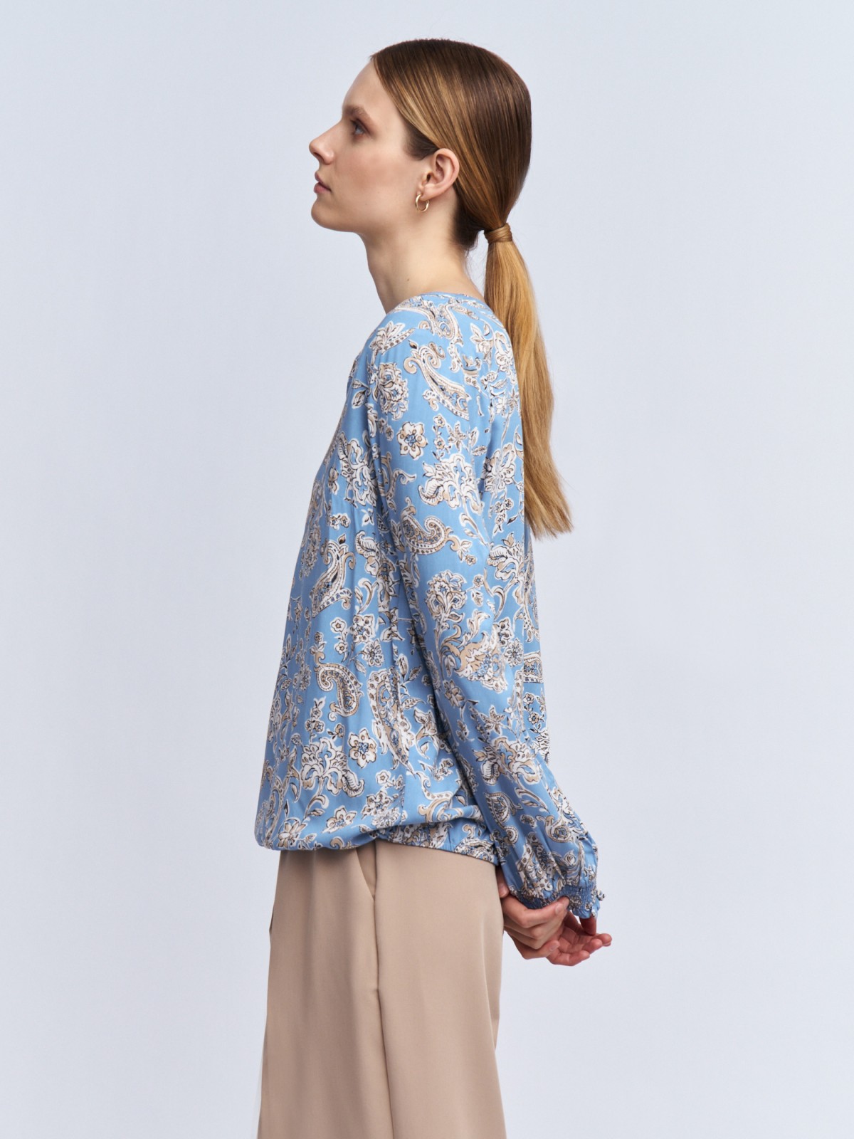 Блузка из вискозы на резинке с принтом