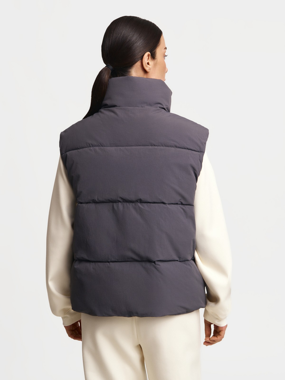 Тёплый стёганый жилет с горлом