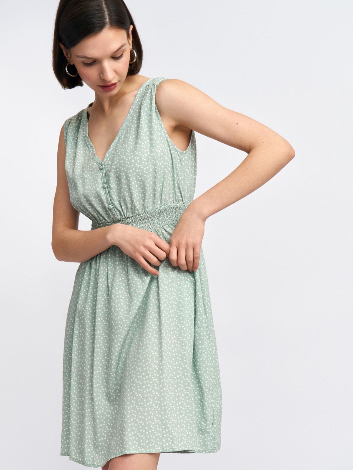 Платье без рукавов из вискозы с узором сердечко