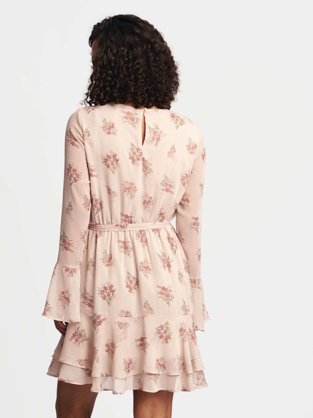 Шифоновое платье мини с ярусным подолом