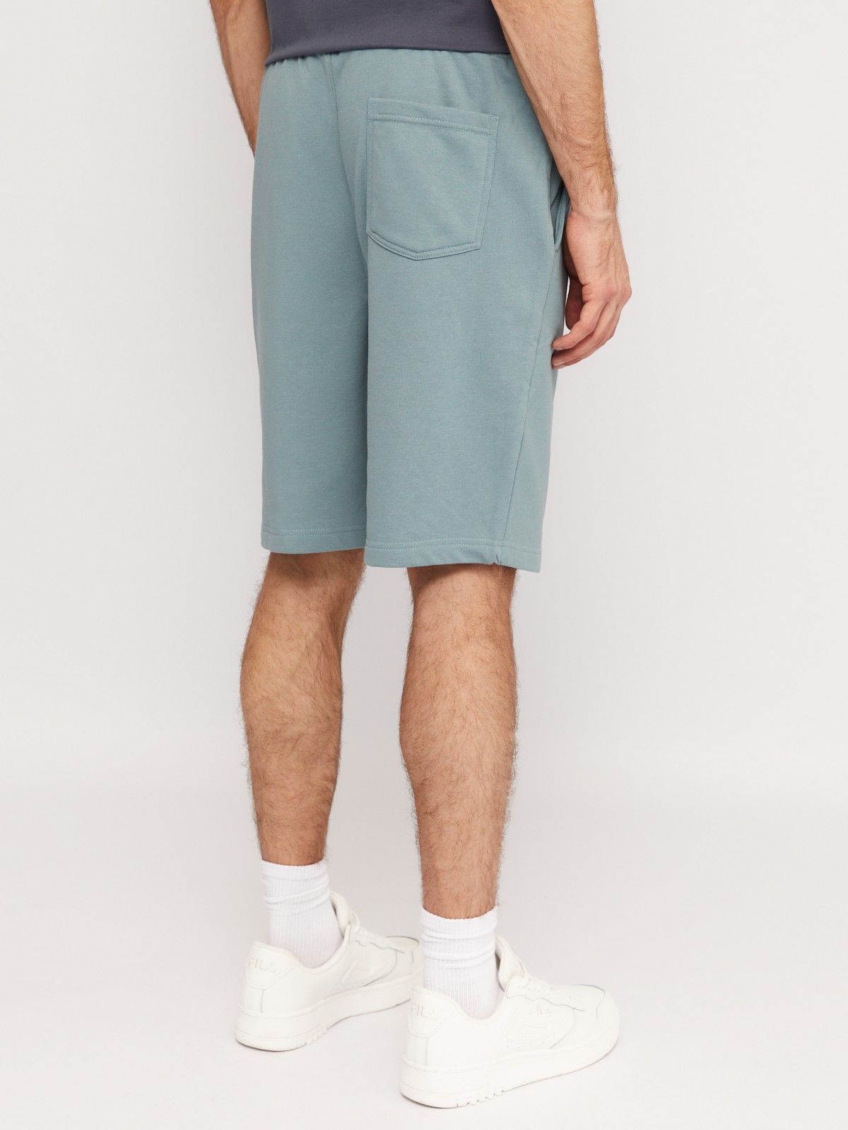 Трикотажные шорты на резинке