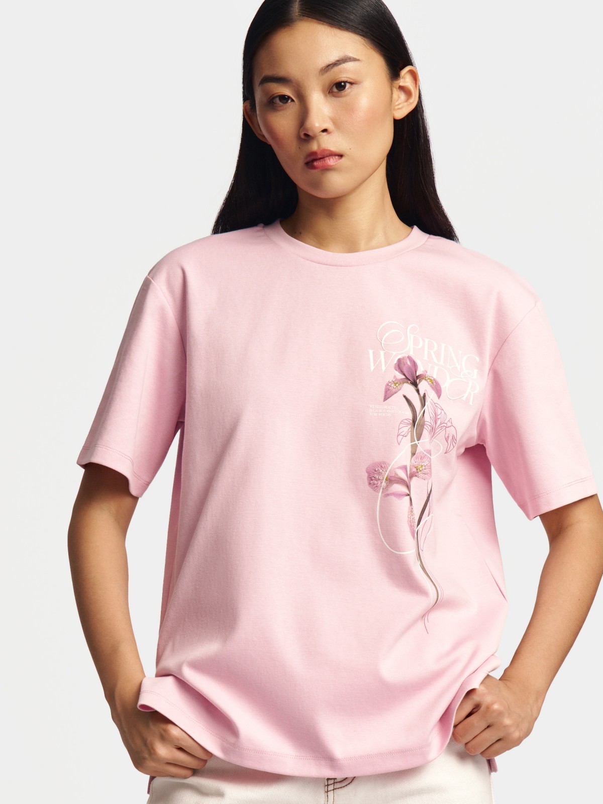 Футболка с принтом и аппликацией