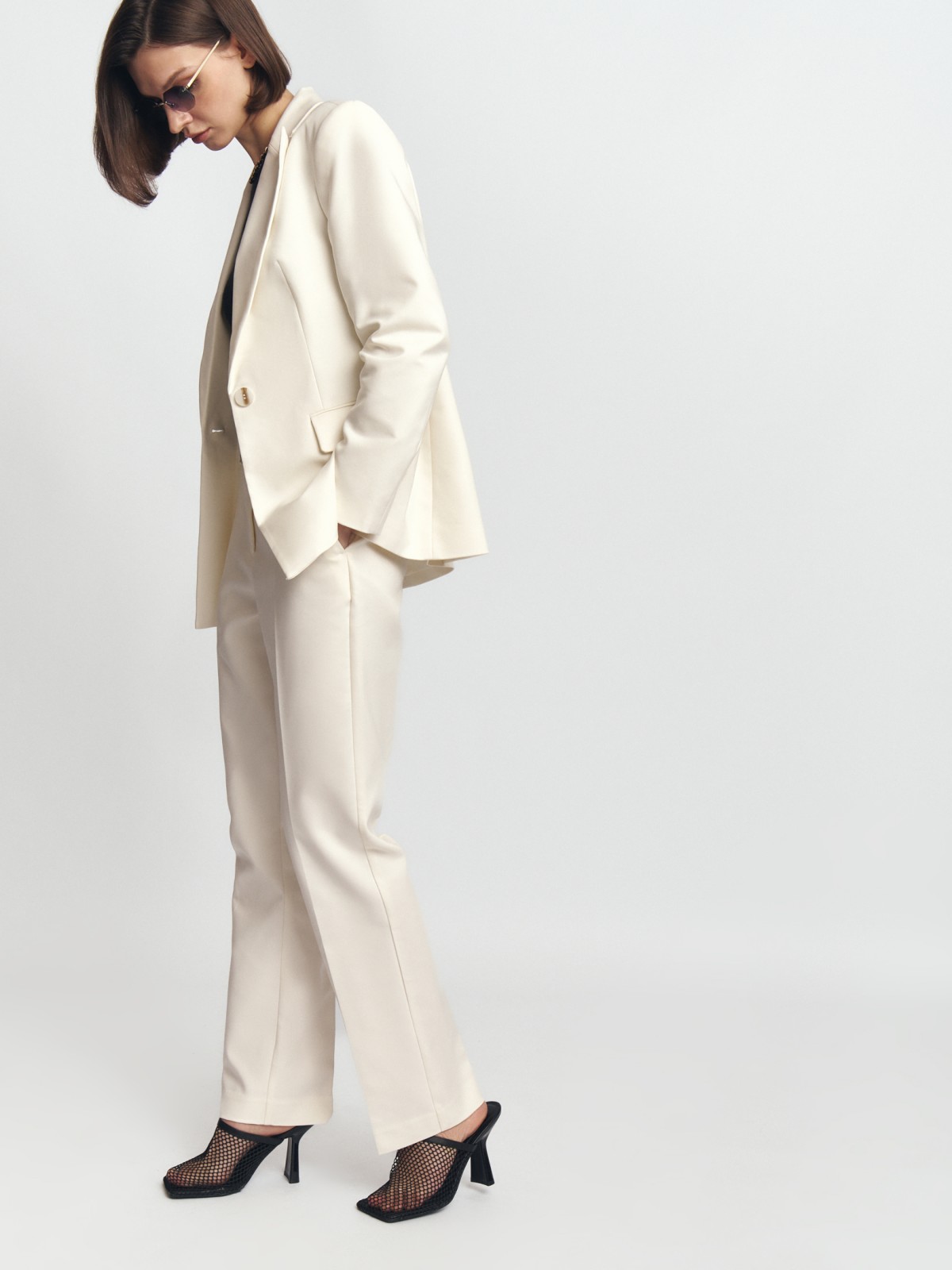 Однобортный жакет прилегающего силуэта на пуговице