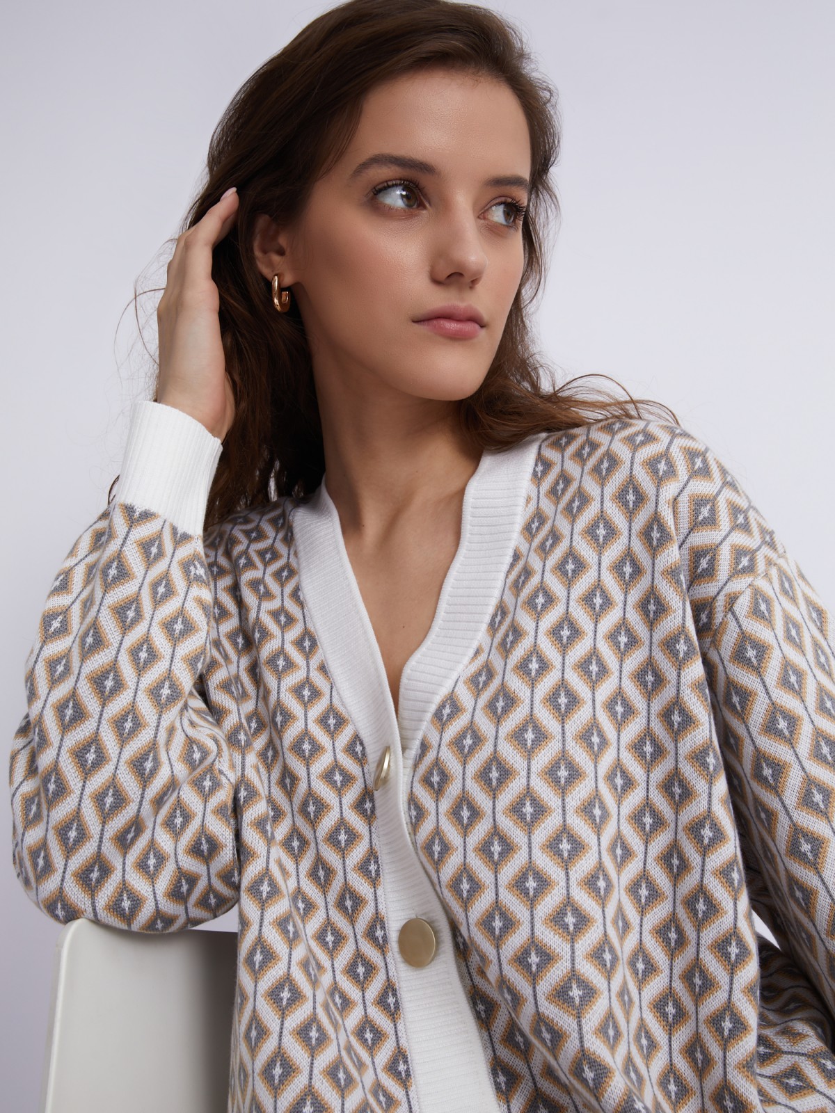 Объёмный кардиган на пуговицах из вязаного трикотажа с узором