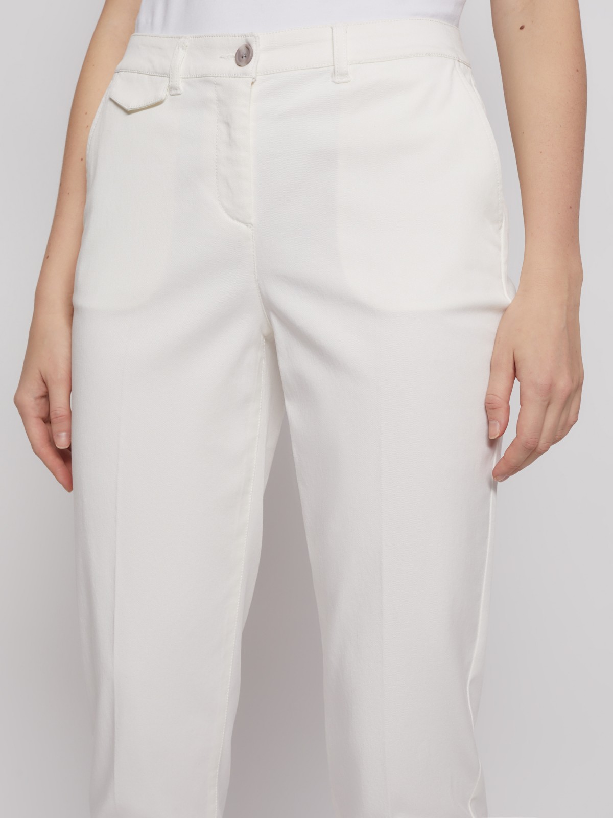 Брюки-чинос 